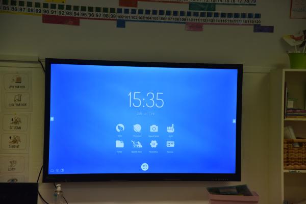 Présentation des écrans numériques interactifs à l'école Sand Daudet